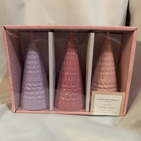 cupcakes & cashmere Other - Cupcakes & cashmere Christmas decor